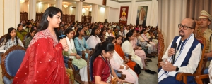 राज्यपाल  डेका ने महाविद्यालय की छात्राओं से हुए रूबरू