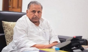 अखिलेश ने आजमगढ़ से काटा मुलायम का टिकट, सपा की पहली लिस्ट जारी