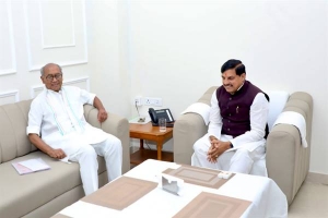 मुख्यमंत्री डॉ. यादव से पूर्व मुख्यमंत्री श्री सिंह ने की भेंट