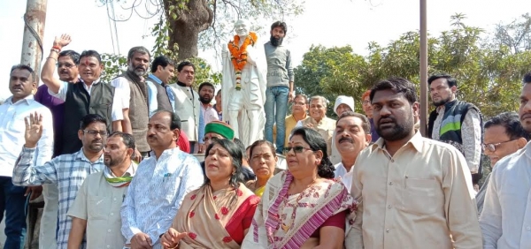 बापू के विचार दुनिया में अभी जिंदा है-वोरा