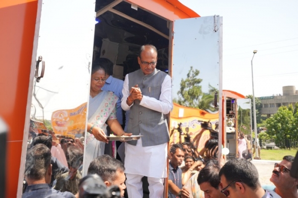 मुख्यमंत्री शिवराज ने किया चलित रसोई केंद्रों का शुभारंभ, भोपाल, इंदौर समेत इन नगरों में होगा संचालन