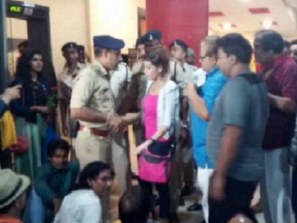 मल्टीप्लेक्स एसोसिएशन के खिलाफ प्रदर्शन कर रहे छत्तीसगढ़ी कलाकार गिरफ्तार, रिहा