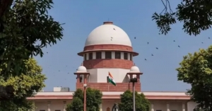 कोर्ट के आदेशों की अनदेखी पर सुप्रीम कोर्ट सख्त, कहा&ndash; यह नया फैशन बनता जा रहा