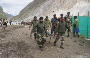 अमरनाथ मार्ग पर दुखद हादसा: पहाड़ी से गिरे पत्थर ने ली महिला तीर्थयात्री की जान
