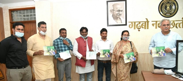 मुख्यमंत्री ने कोरिया जिले के पर्यटन स्थलों पर आधारित कैलेंडर का किया विमोचन