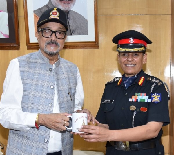 राज्यपाल डेका से कर्नल सोबती ने सौजन्य भेंट की