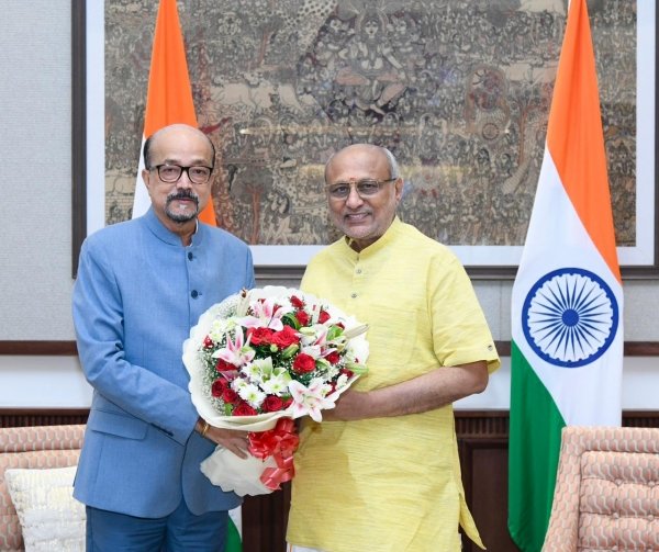 राज्यपाल  डेका ने उपराष्ट्रपति राधाकृष्णन से की भेंट