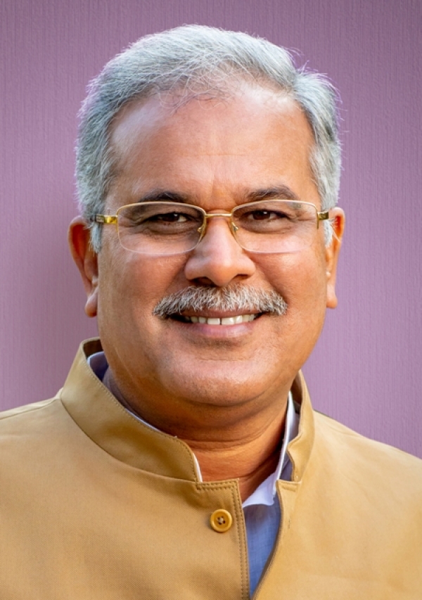 मुख्यमंत्री ने स्वर्गीय श्री चंदूलाल चंद्राकर की पुण्यतिथि पर उन्हें नमन किया