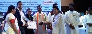 खरे दंपत्ती को रायपुर में मिला मिनिमाता सम्मान