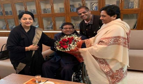 छत्तीसगढ़ में मिली हार के बाद पहली बार मिले मायावती और अजीत जोगी