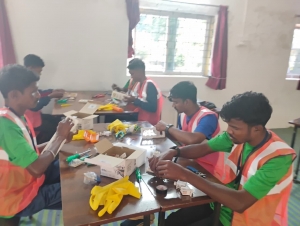 आत्मसमर्पित माओवादियों का आजीविकामूलक गतिविधियों से सुधर रहा भविष्य