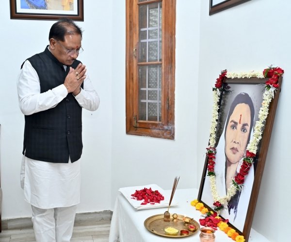 मुख्यमंत्री  साय ने छत्तीसगढ़ की पहली महिला सांसद मिनीमाता की पुण्यतिथि पर उनके अविस्मरणीय योगदान को किया नमन