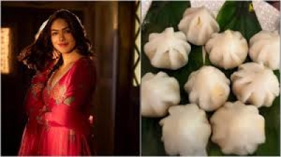 मृणाल ने इंस्टाग्राम स्टोरीज पर मोदक की तस्वीर शेयर की