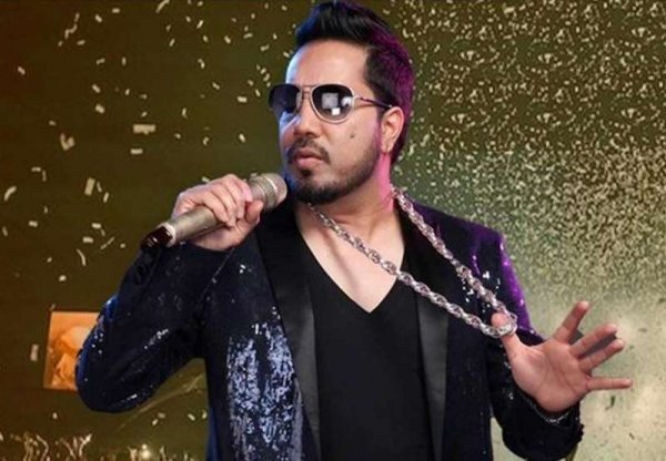 बॉलीवुड सिंगर ने बनाई धन-दौलत की दुनिया, एक्टर्स को पीछे छोड़ 99 घरों का मुकाम हासिल