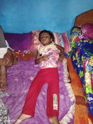 सिस्टम के जाल में उलझी बीमार बच्ची की जान खतरे में