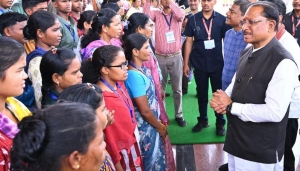 मुख्यधारा की ओर लौटता विश्वास: 140 आत्मसमर्पित नक्सलियों ने मुख्यमंत्री से की मुलाकात