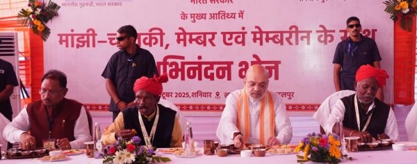 केन्द्रीय गृहमंत्री  अमित शाह मांझी-चालकी के साथ अभिनन्दन भोज में हुए शामिल