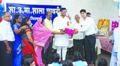 शिक्षकों का महापौर ने भेंट देकर किया सम्मान