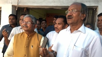 दंतेवाड़ा कलेक्टर सीएम भूपेश के रिश्तेदार, उन्हें हटाया जाए - बीजेपी