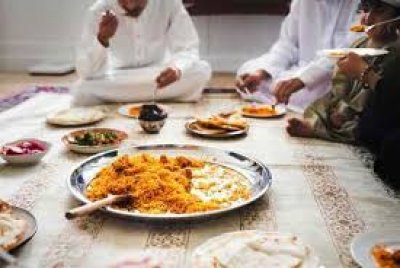 फर्श पर बैठकर खाना खाने से मिलते है कई फायदे