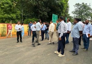 नियमित एवं कड़ाई से मॉनिटरिंग कर गुणवत्ता सुनिश्चित करने व समय-सीमा में कार्यों को पूर्ण करने के निर्देश