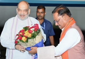 केंद्रीय गृह मंत्री  अमित शाह पहुंचे रायपुर: मुख्यमंत्री  विष्णुदेव साय ने किया आत्मीय स्वागत