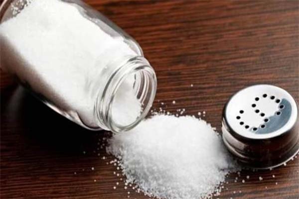 नमक का सही मात्रा में ही सेवन करें