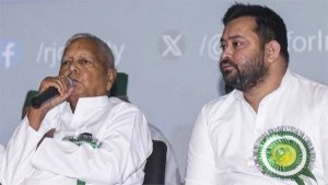 आरजेडी के बागियों पर &lsquo;तलवार&rsquo; चलाएंगे लालू और तेजस्वी यादव