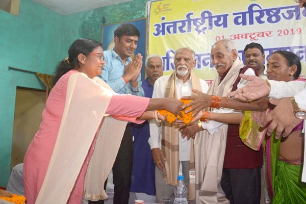 जिला मुख्यालय में 98 वृद्धजनो का सम्मान