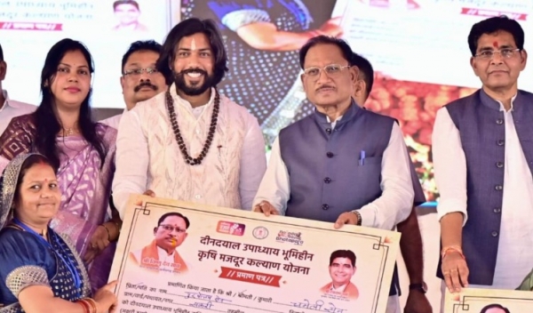 किसानों की खुशियों भरी होली के बाद अब भूमिहीन कृषि श्रमिकों की नवरात्रि भी हुई समृद्ध