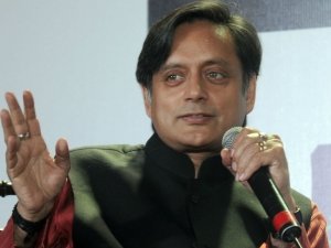 थरूर ने केजरीवाल को बेबस मुख्यमंत्री बताया, पूछा- लोगों को उन्हें किस आधार पर वोट देना चाहिए