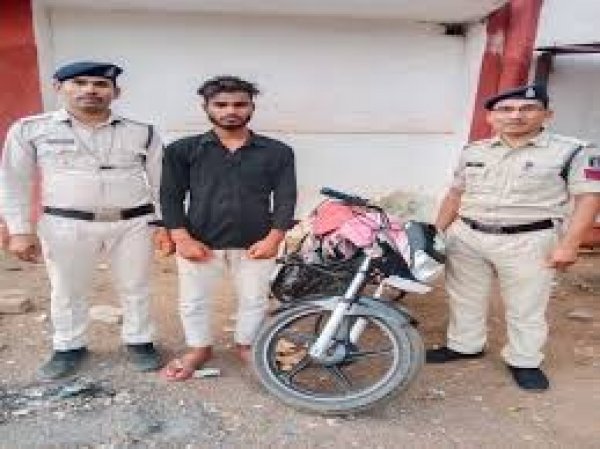 जांजगीर-चांपा जिले के अलग-अलग थाना क्षेत्रों में बाइक चोरी करने वाले 2 आरोपियों को पुलिस ने गिरफ्तार किया