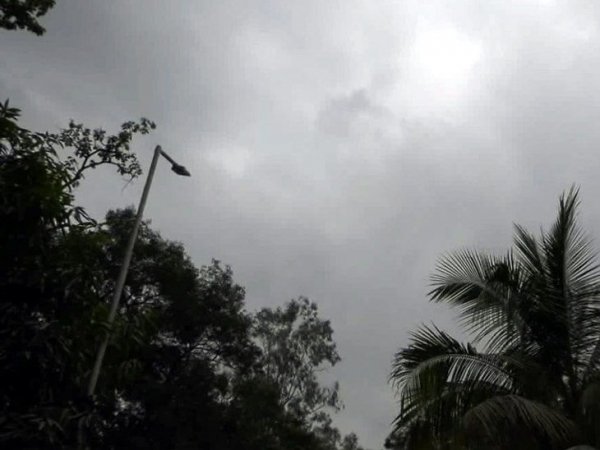 दोपहर बाद छा सकते हैं घने बादल, तेज आंधी के साथ हो सकती है बारिश