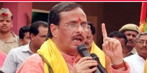 प्रियंका पर डिप्टी सीएम का पलटवार- राजनीति के लिए धर्मों की लड़ाई शुरू नहीं करें