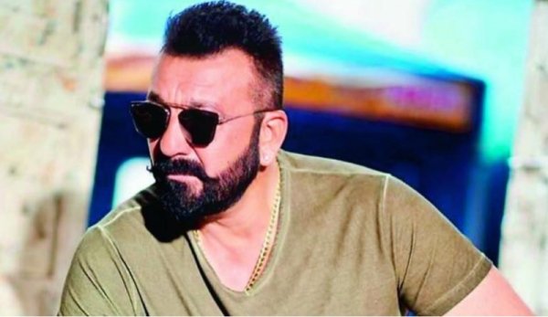 संजय दत्त का दबंग लुक सोशल मीडिया पर छाया, फैंस ने बरसाया प्यार