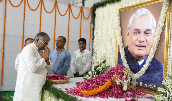 राष्ट्र में सुशासन के जनक हैं भारत रत्न पूर्व प्रधानमंत्री अटल बिहारी वाजपेयी
