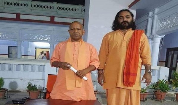 गुजरात के योगी का ऐलान, सभी मस्जिदों से उतरे भोंपू! विरोध के बाद अंबाजी मंदिर पर लगा प्रतिबंध वापस