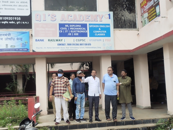 राजस्व एवं बाजार अध्यक्ष ऋषभ जैन (बाबू) ने नोडल अधिकारी के साथ महिला समृद्धि बाजार का किया दौरा