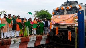 सरगुजा संभाग के 850 श्रद्धालु भारत गौरव ट्रेन से रामलला एवं बाबा विश्वनाथ के दर्शन के लिए रवाना
