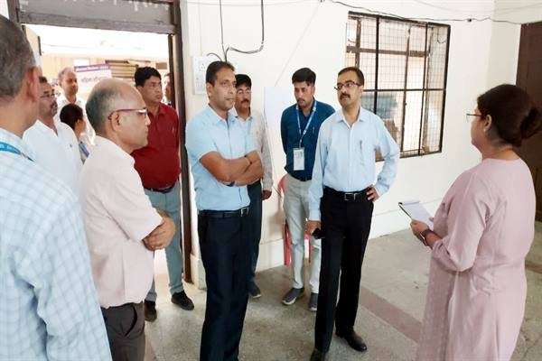 मुख्य निर्वाचन पदाधिकारी राजन ने इंदौर में मतगणना स्थल का किया निरीक्षण