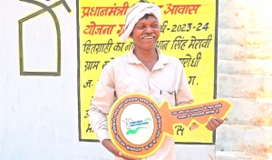 सुशासन तिहार: मुख्यमंत्री श्री विष्णु देव साय ने पीएम जनमन के हितग्राही को सौंपी खुशियों की चाबी