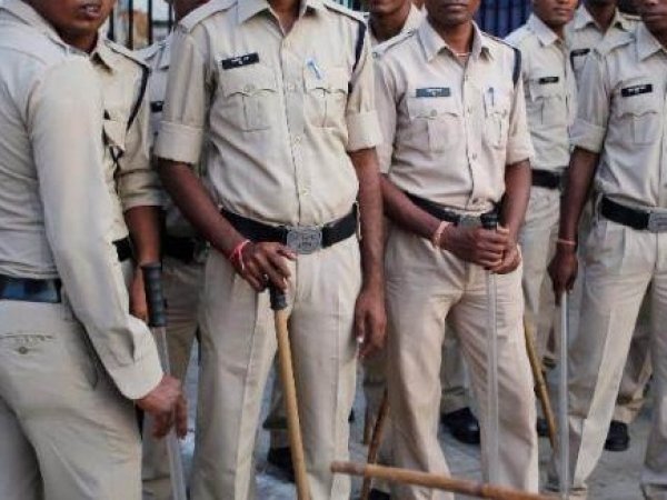 पुलिस की मांग, एक साथ चाहिए महीने के 4 अवकाश