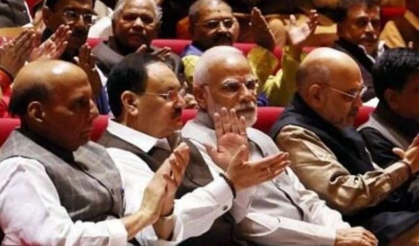 दिल्ली में डबल नहीं ट्रिपल इंजन सरकार बनाने में जुटी भाजपा