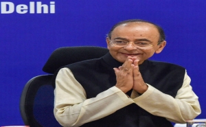 नये साल में मोदी सरकार का तोहफा, एसी, टीवी और सिनेमा टिकट समेत ये समान हुए सस्ते