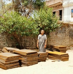 सेंट्रिंग प्लेट्स से मिला दी रश्मि के सपनों को सहारा