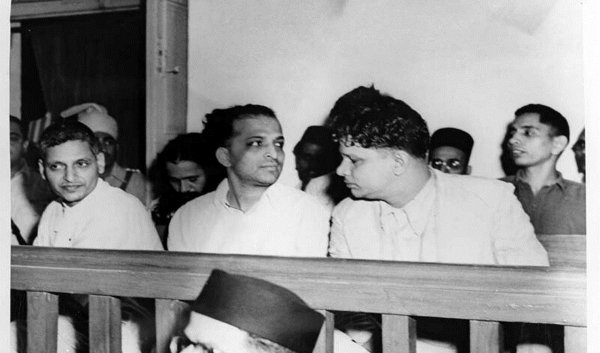 धर्मगुरु कालीचरण ने बापू महात्मा गांधी के बारे में कहे अपमानजनक शब्द, गोडसे की सराहना की