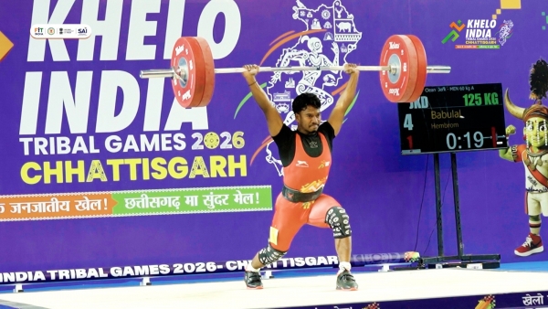 आर्थिक तंगी से जूझते हुए झारखंड के वेटलिफ्टर बाबूलाल हेम्ब्रम एक-एक मेडल के साथ बना रहे हैं अपनी पहचान