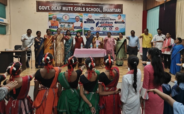 सेवा संकल्प अभियान: धमतरी में दिव्यांग बालिकाओं को अधिकारों के प्रति किया गया जागरूक