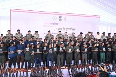 ‘पूना मारगेम – पुनर्वास से पुनर्जीवन’: दण्डकारण्य के 210 माओवादी कैडर लौटे समाज की मुख्यधारा में ‘पूना मारगेम – पुनर्वास से पुनर्जीवन’: दण्डकारण्य के 210 माओवादी कैडर लौटे समाज की मुख्यधारा में