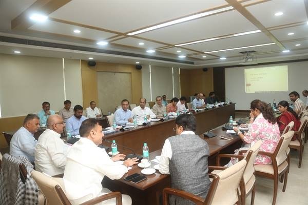 विद्यार्थियों के सुनहरे भविष्य के निर्माण के लिये सरकार कोई कसर नहीं रखेगी : जनजातीय कार्य मंत्री डॉ. शाह